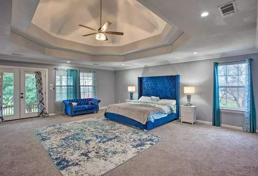 Spacious Vacation Home: 10 Mi To Lavon Lake!