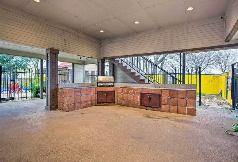 Spacious Vacation Home: 10 Mi To Lavon Lake!