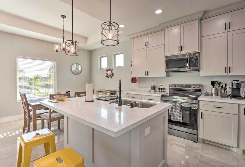 Stunning Laguna Vista Retreat W/ Pool & Grill