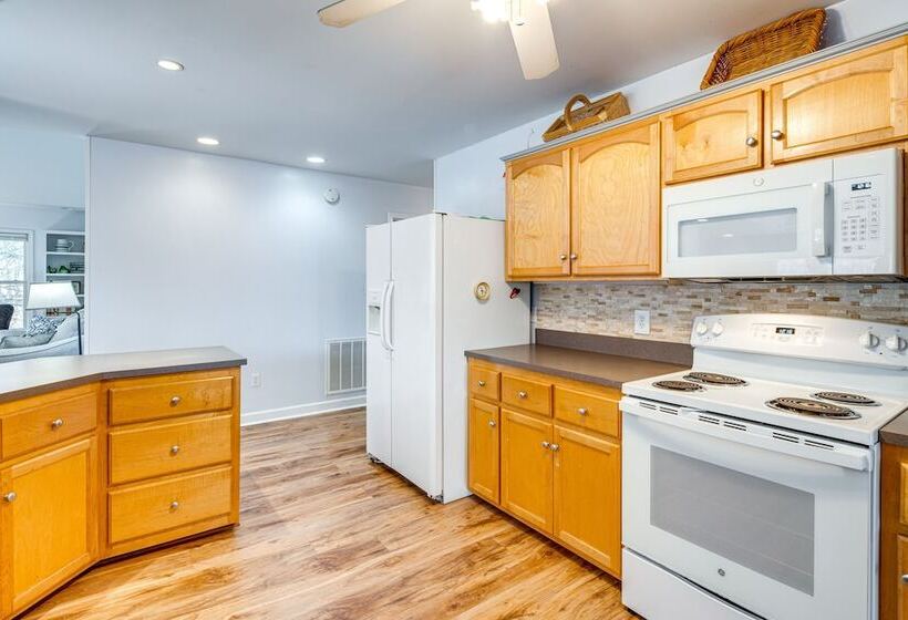 Quiet Black Mountain Home W/ Grill & Fire Pit