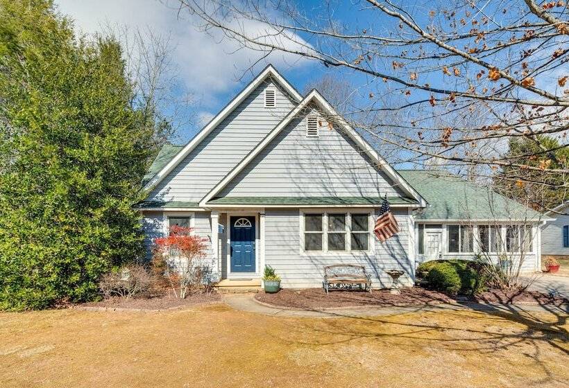 Quiet Black Mountain Home W/ Grill & Fire Pit