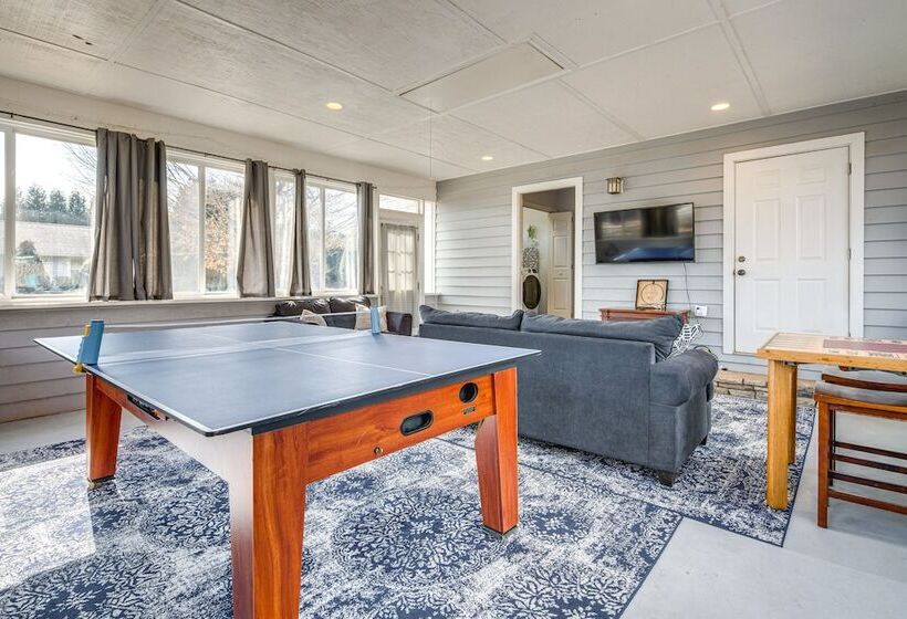 Quiet Black Mountain Home W/ Grill & Fire Pit