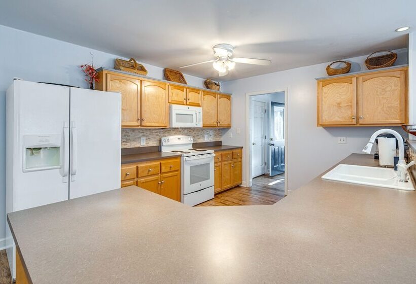 Quiet Black Mountain Home W/ Grill & Fire Pit