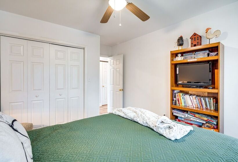 Quiet Black Mountain Home W/ Grill & Fire Pit