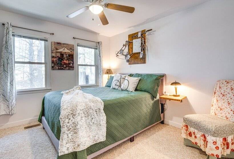 Quiet Black Mountain Home W/ Grill & Fire Pit