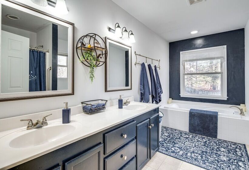 Quiet Black Mountain Home W/ Grill & Fire Pit