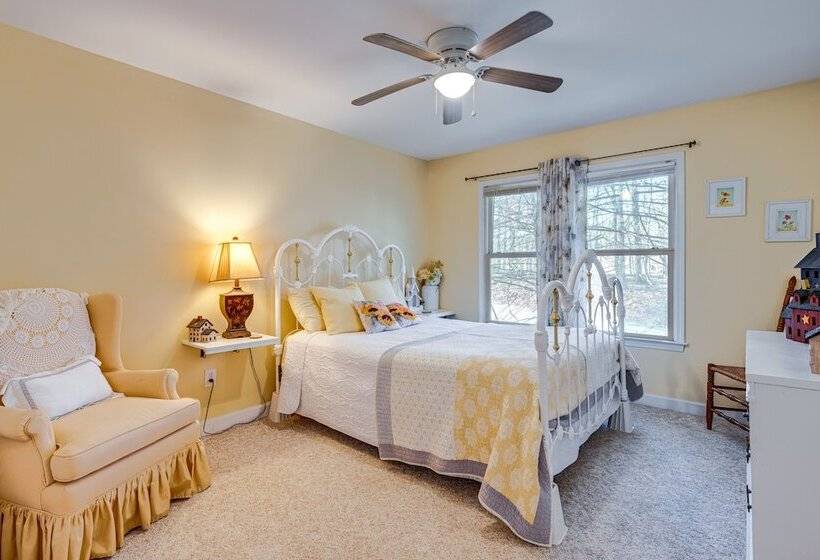 Quiet Black Mountain Home W/ Grill & Fire Pit