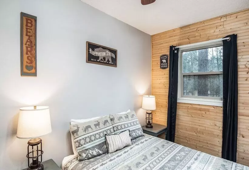 The Elk Meadow Cozy Cabin