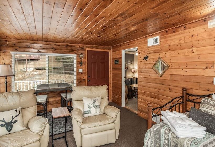 The Elk Meadow Cozy Cabin