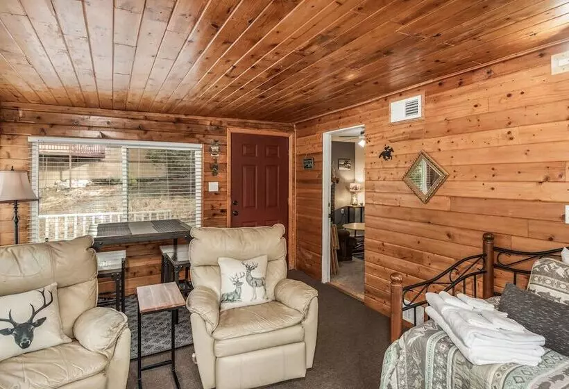 The Elk Meadow Cozy Cabin