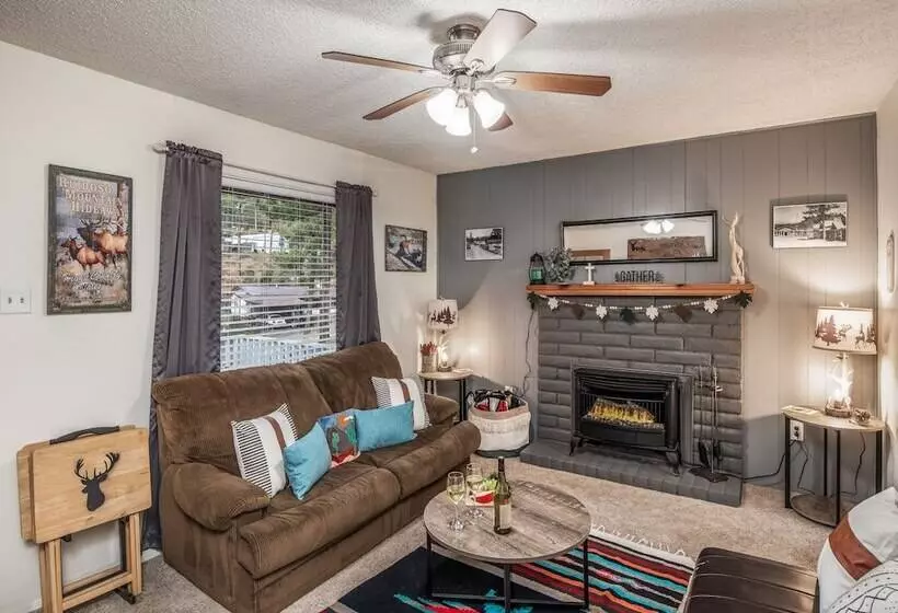 The Elk Meadow Cozy Cabin