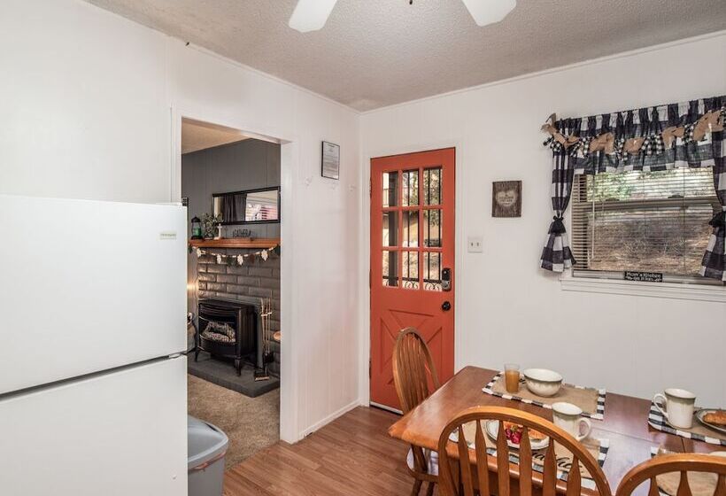 The Elk Meadow Cozy Cabin