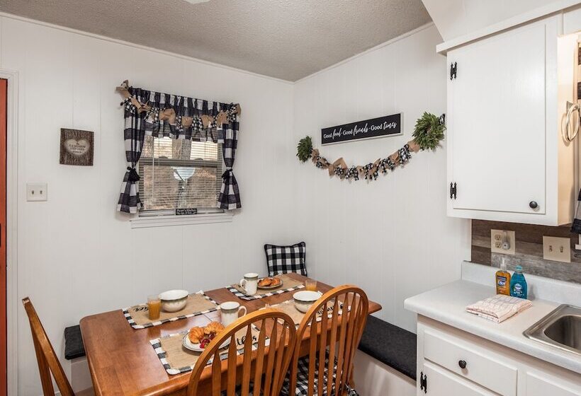 The Elk Meadow Cozy Cabin