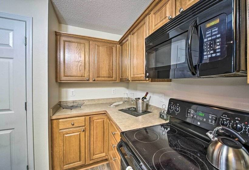 Fire Pit & Grill: Tranquil Retreat In Hot Springs