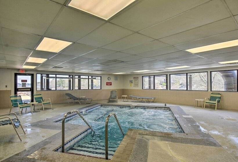 Fire Pit & Grill: Tranquil Retreat In Hot Springs