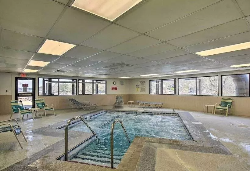 Fire Pit & Grill: Tranquil Retreat In Hot Springs