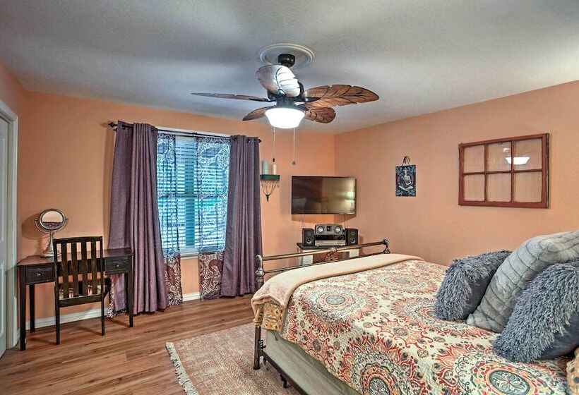 1 Acre Rustic Lake Resort W/ Outdoor Entertainment