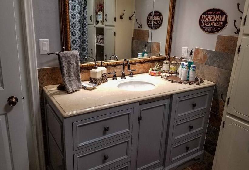 1 Acre Rustic Lake Resort W/ Outdoor Entertainment