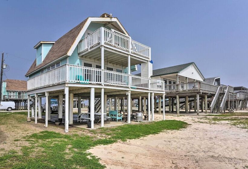 Ocean Access + Bbq Pit: Surfside Beach Family Home