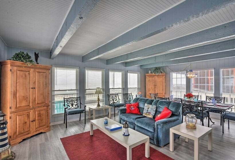 Ocean Access + Bbq Pit: Surfside Beach Family Home