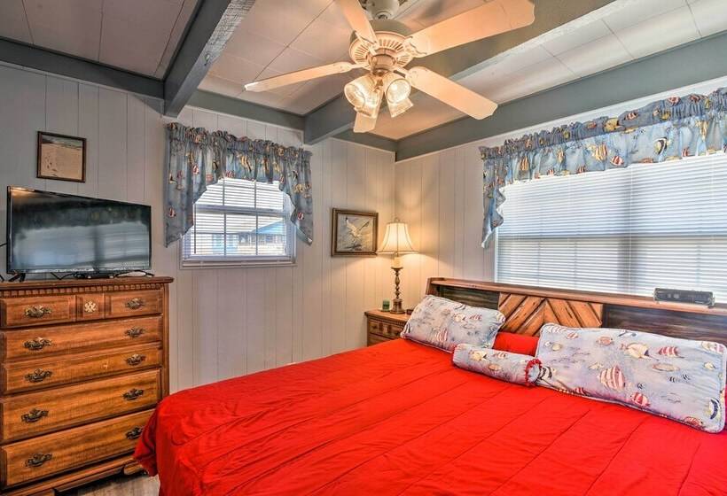 Ocean Access + Bbq Pit: Surfside Beach Family Home