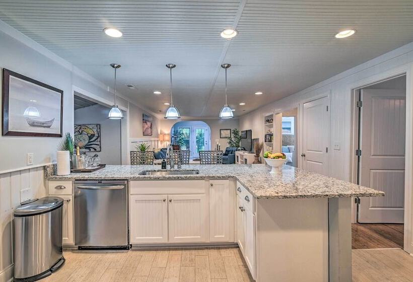 Bright & Sunny Home ~ 14 Mi To Myrtle Beach!