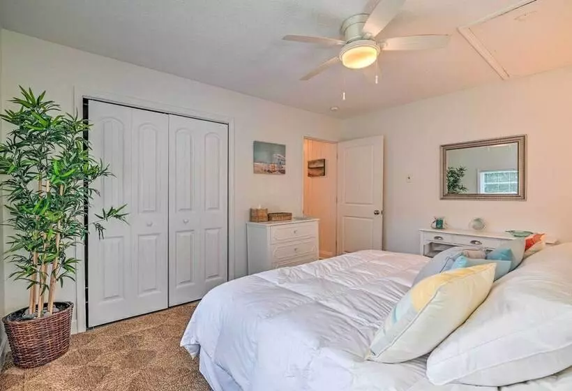 Bright & Sunny Home ~ 14 Mi To Myrtle Beach!