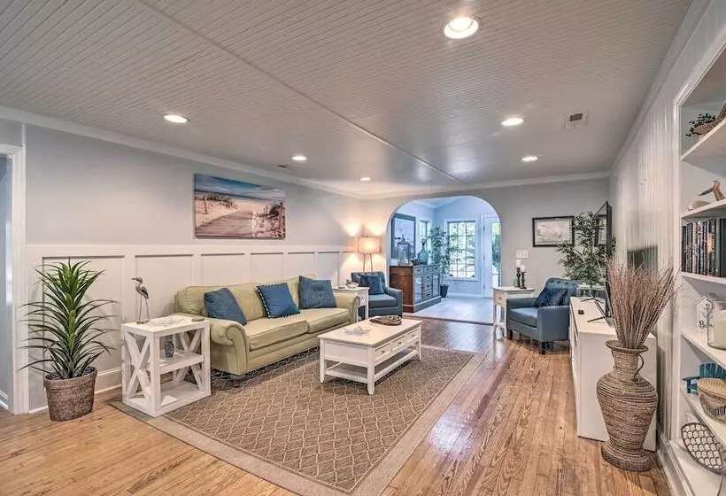 Bright & Sunny Home ~ 14 Mi To Myrtle Beach!