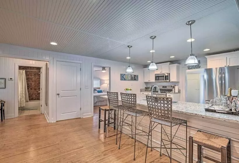 Bright & Sunny Home ~ 14 Mi To Myrtle Beach!