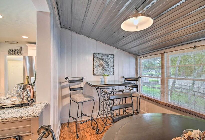 Bright & Sunny Home ~ 14 Mi To Myrtle Beach!