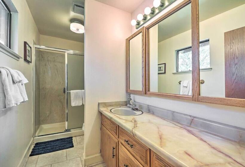 Calm Groveland Cabin Near Pine Mountain Lake!