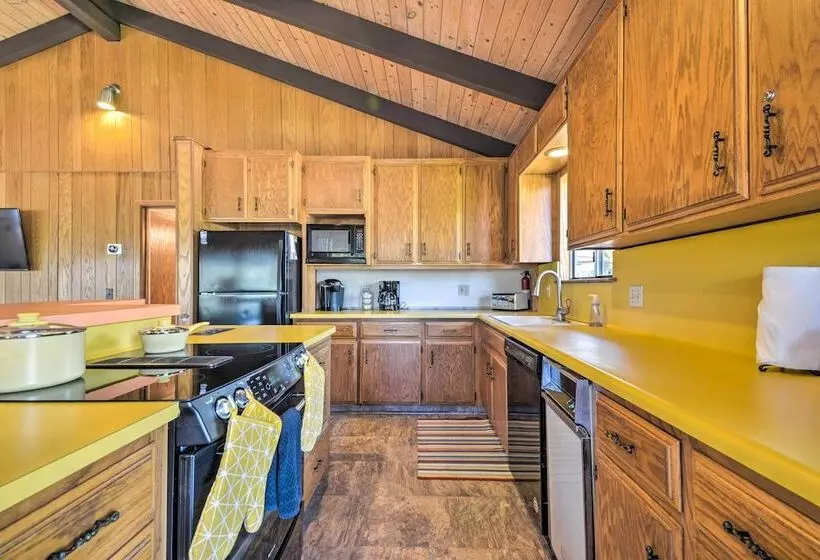 Calm Groveland Cabin   Near Pine Mountain Lake!