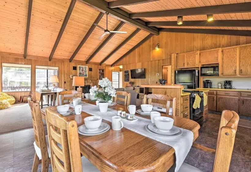 Calm Groveland Cabin   Near Pine Mountain Lake!