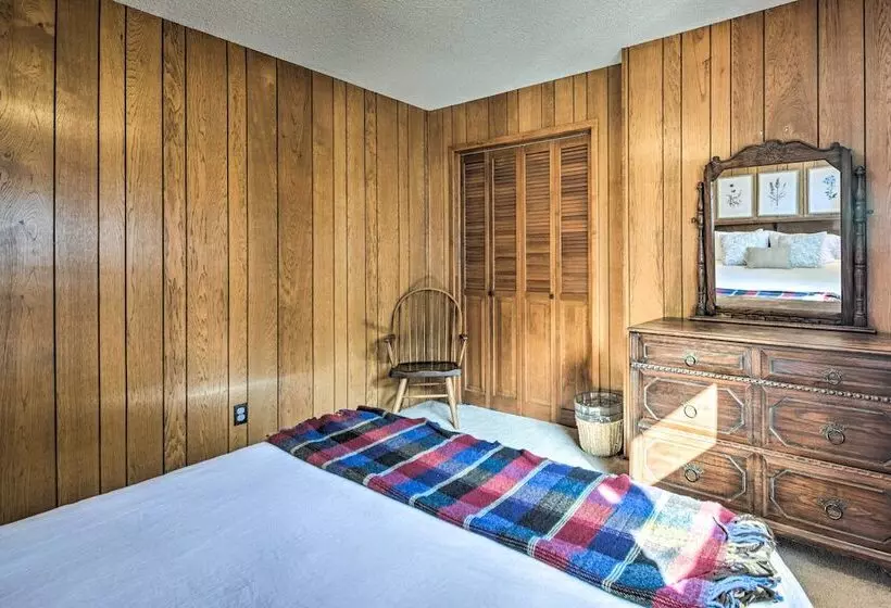 Calm Groveland Cabin   Near Pine Mountain Lake!