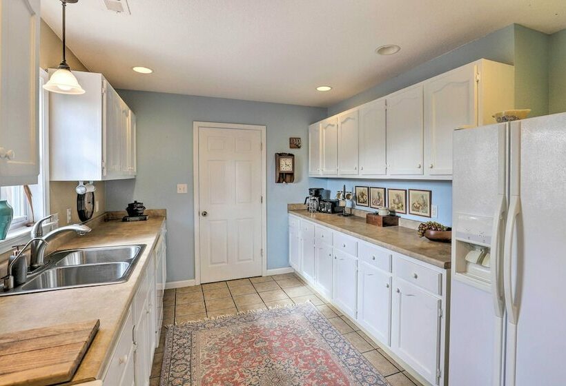 Charming Asheville Home, 8 Mi To Downtown!