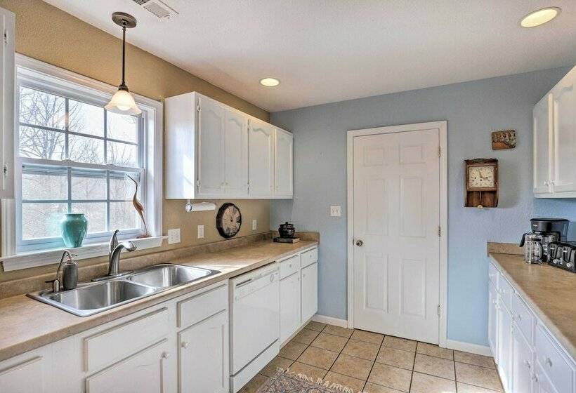 Charming Asheville Home, 8 Mi To Downtown!