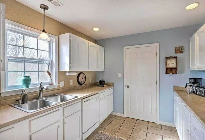 Charming Asheville Home, 8 Mi To Downtown!