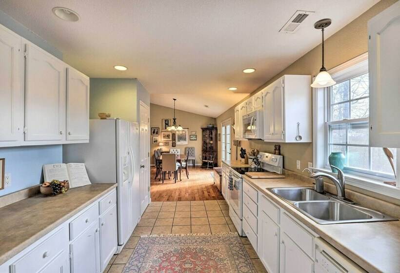 Charming Asheville Home, 8 Mi To Downtown!
