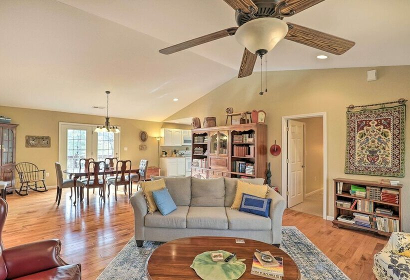 Charming Asheville Home, 8 Mi To Downtown!