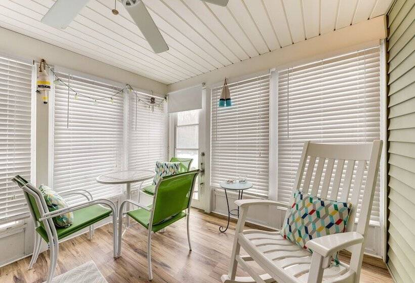 Charming Coastal Cottage W/ Pool Access!