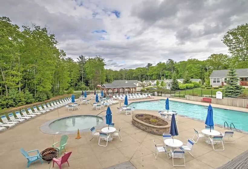 Charming Coastal Cottage W/ Pool Access!