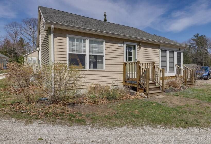 Charming Coastal Cottage W/ Pool Access!