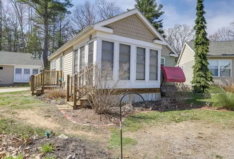 Charming Coastal Cottage W/ Pool Access!