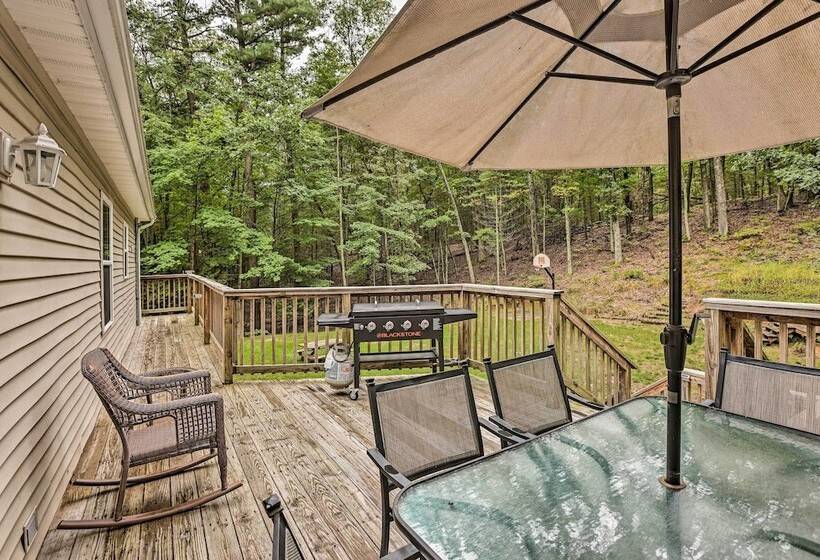 Charming Pentwater Home W/ Fire Pit & Yard!