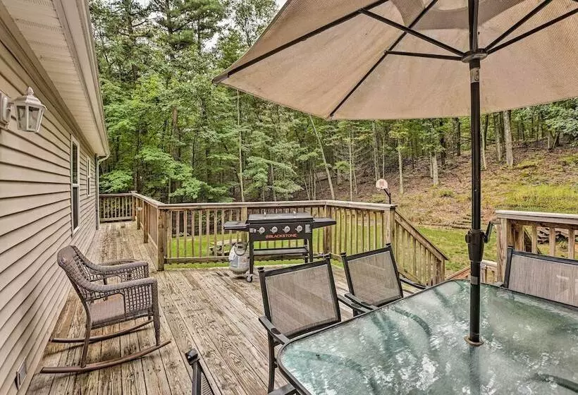 Charming Pentwater Home W/ Fire Pit & Yard!