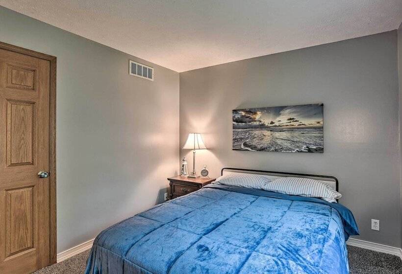 Charming Pentwater Home W/ Fire Pit & Yard!