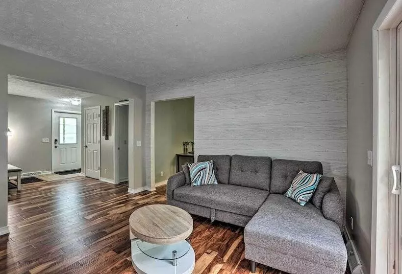 Charming Pentwater Home W/ Fire Pit & Yard!