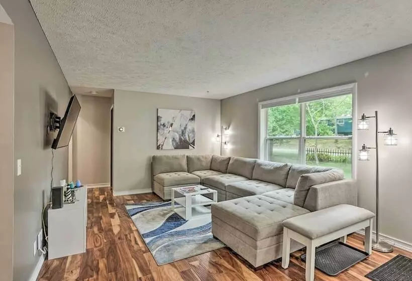 Charming Pentwater Home W/ Fire Pit & Yard!