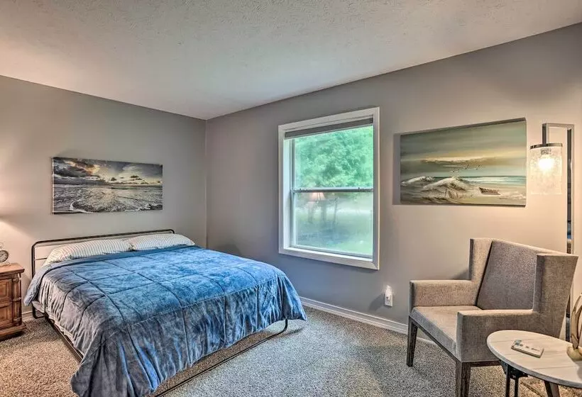 Charming Pentwater Home W/ Fire Pit & Yard!