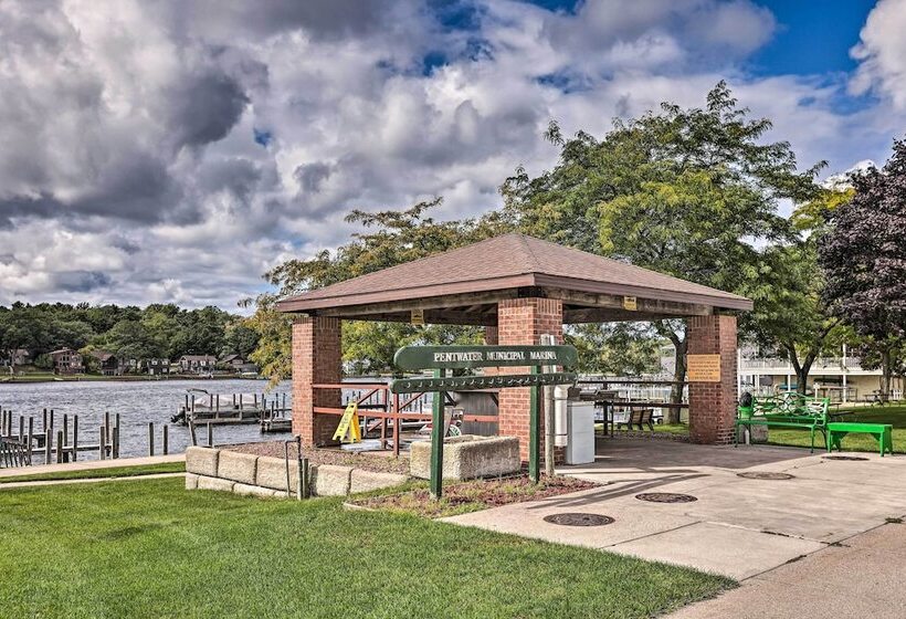 Charming Pentwater Home W/ Fire Pit & Yard!